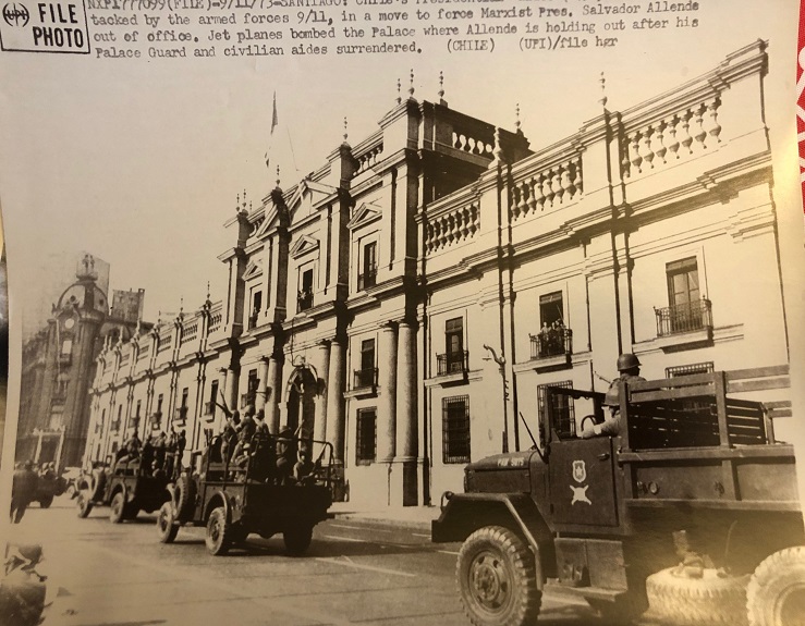 Varios autores. Conjunto de 23 fotos de la época de la dictadura en Chile