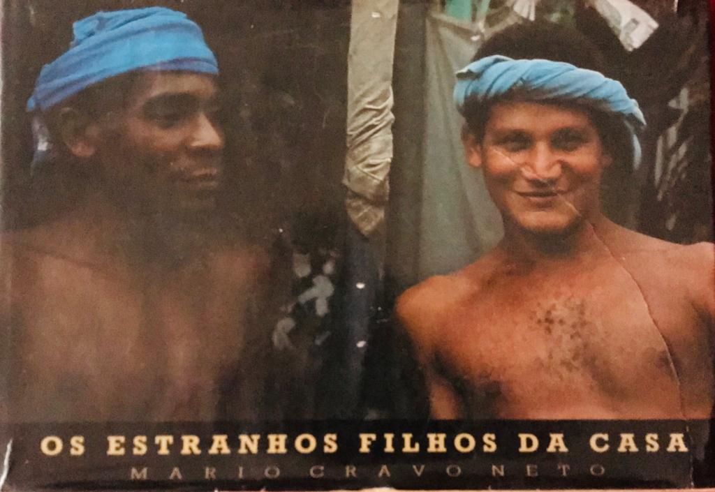 CRAVO NETO, Mario.	 Os estranhos filos da casa